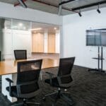 wyposazenie-sali-konferencyjnej-w-biurze
